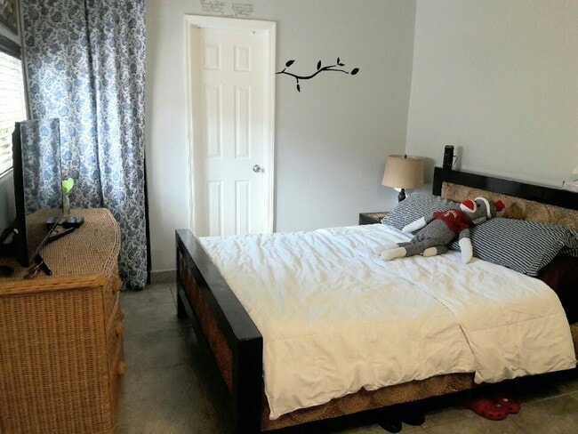 Dormitorio - 6130 SW 12th St