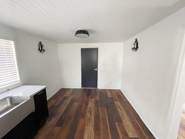 Foto del edificio - Unbelievable Old Town 1bd! Private compound casita!