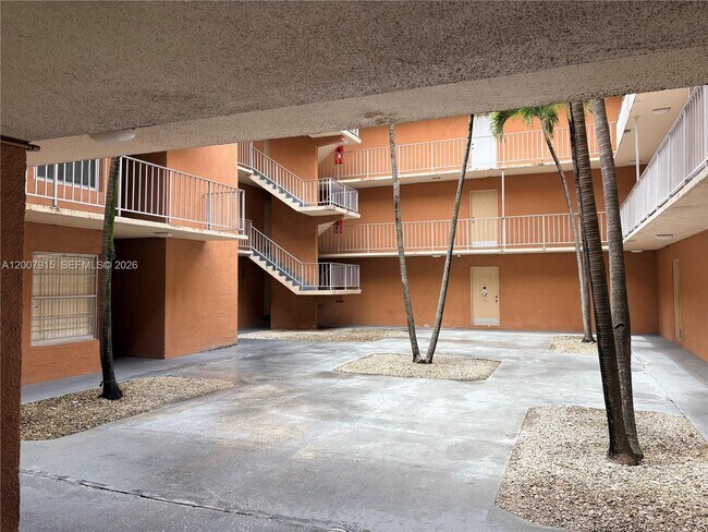 Foto del edificio - 17600 NW 68th Ave