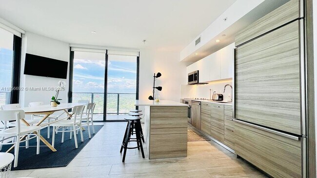 Foto del edificio - 121 NE 34th St