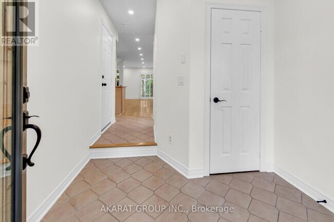 Photo du bâtiment - 2250 Rockingham Dr