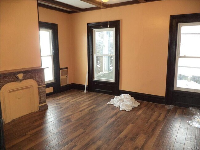 Building Photo - 1251 Kings Hwy