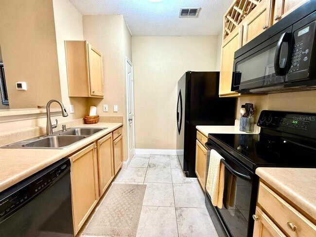 Building Photo - 5000 Culbreath Key Way