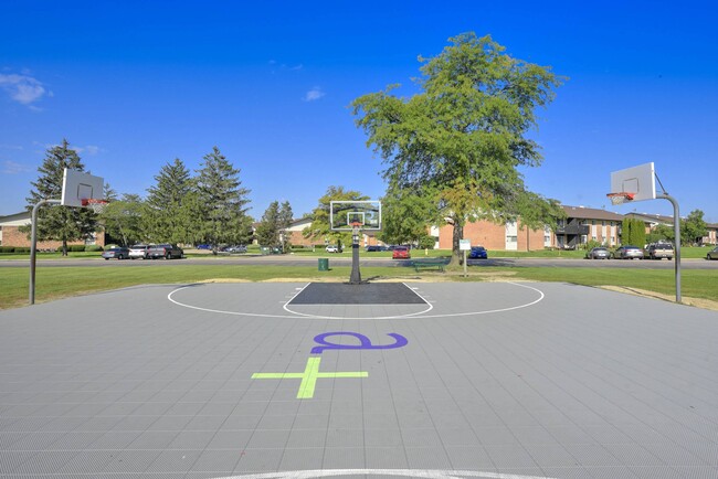 Building Photo - Acclaim at Hinsdale Lake