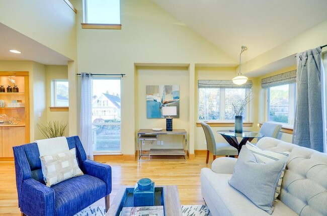 Building Photo - Available Early September | Beautiful Craf...