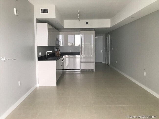 Building Photo - 1010 Brickell Ave