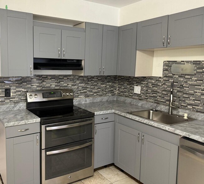 Kitchen - 4425 Blackhawk Ln