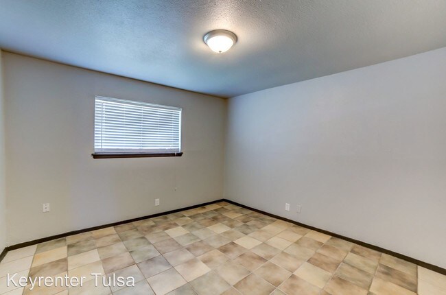 Building Photo - 1308 N Irvington Ave