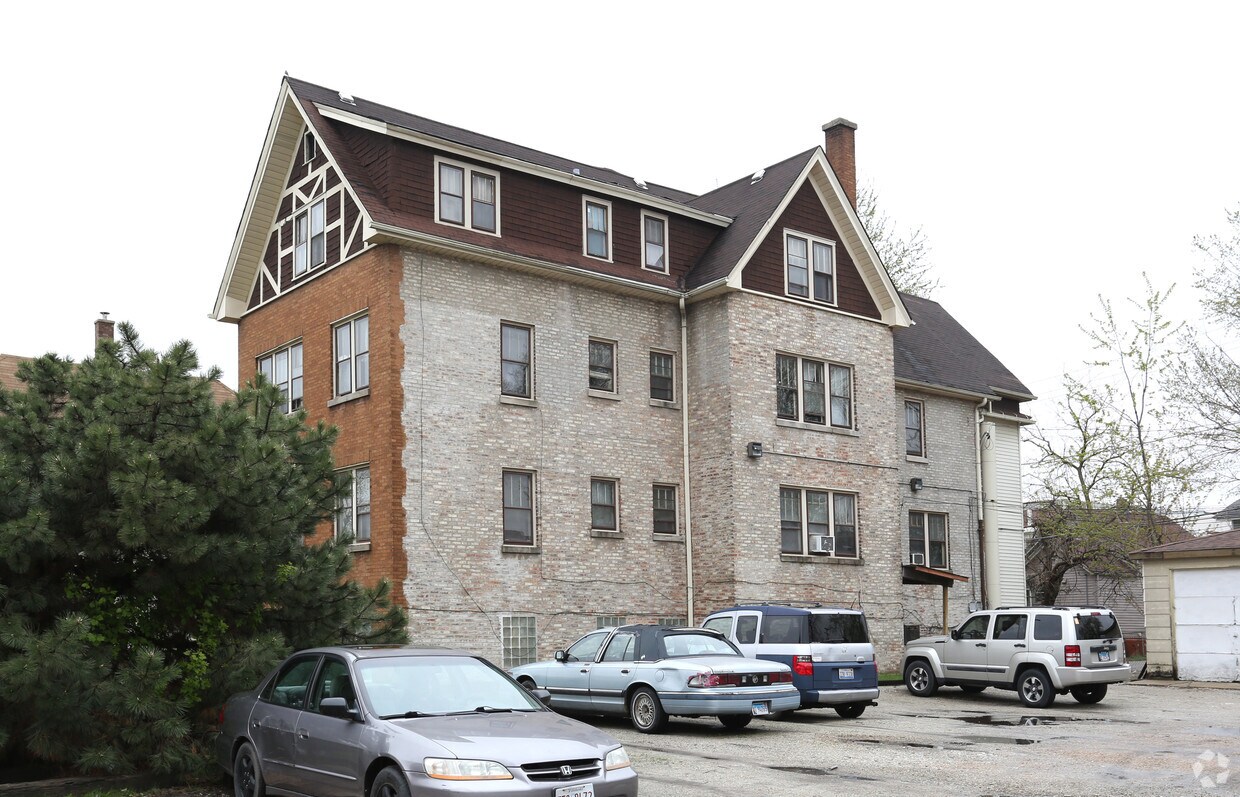 132 S 6th Ave, Maywood, IL 60153 Apartments in Maywood, IL