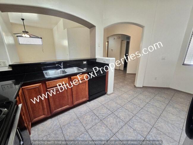 Building Photo - 5541 N Silver Stream Way