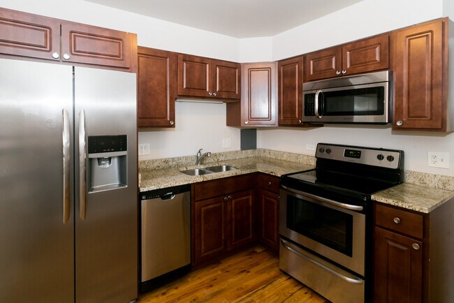 Foto del edificio - 2116 W Foster Ave