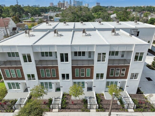 Building Photo - 121 E Warren Ave