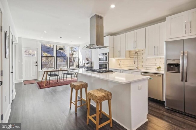 Building Photo - 416 Longfellow St NW