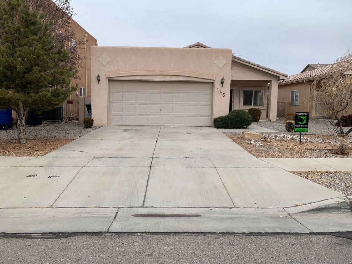 Primary Photo - Fantastic 3 Bedroom, 2 Bath Home In The NE!