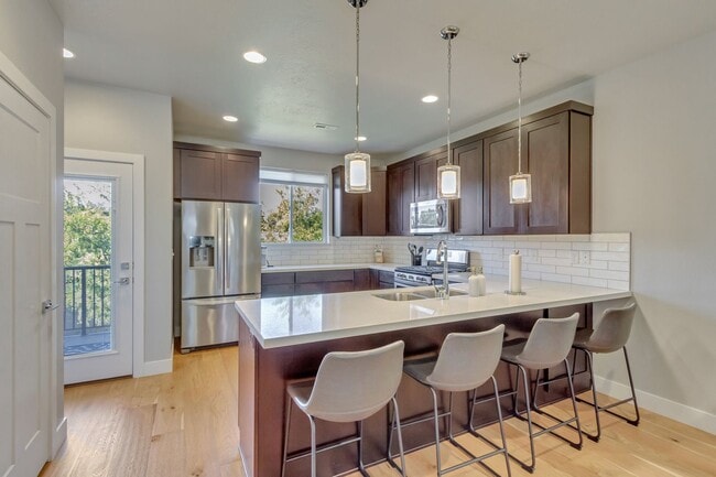 Building Photo - Stunning 3-Bedroom, 3.5-Bath Home with Modern Comforts