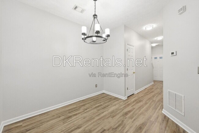 Foto del edificio - 6311 Shoreview Cir