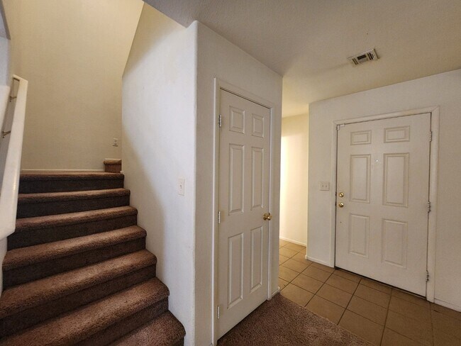 Foto del edificio - Great 2 Story Home in the SouthWest