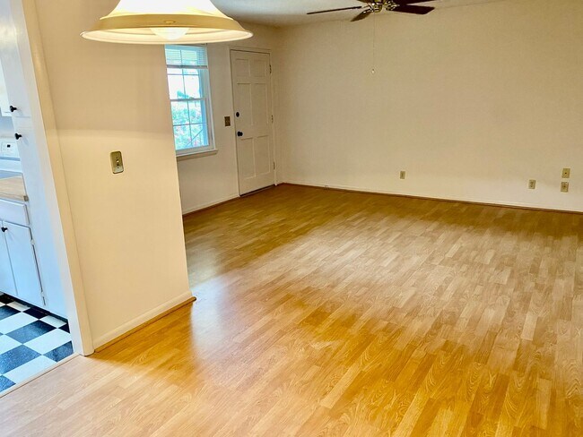Foto del edificio - 544 Wimbledon Ct
