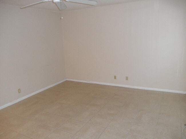 Foto del edificio - 640 NE 6th Ct