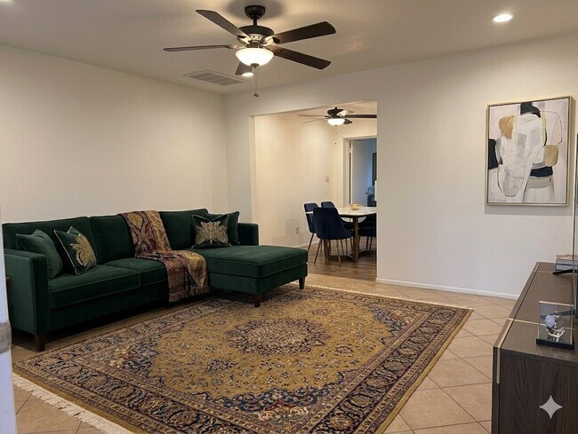 Foto del edificio - 715 W 18th St