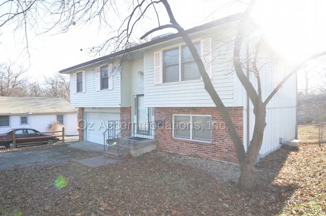 Building Photo - 4307 W 51st St Roeland Park KS 66205