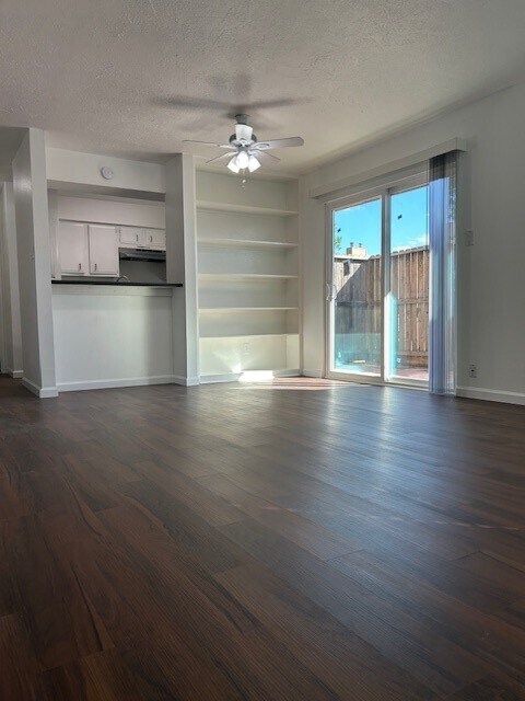 Foto del edificio - 10555 Turtlewood Ct