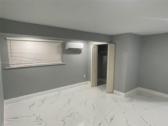 Building Photo - 1221 NE 210th Terrace