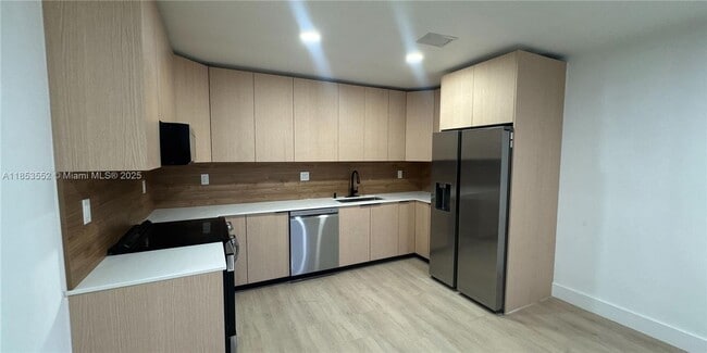 Foto del edificio - 12800 NE 12th Ave