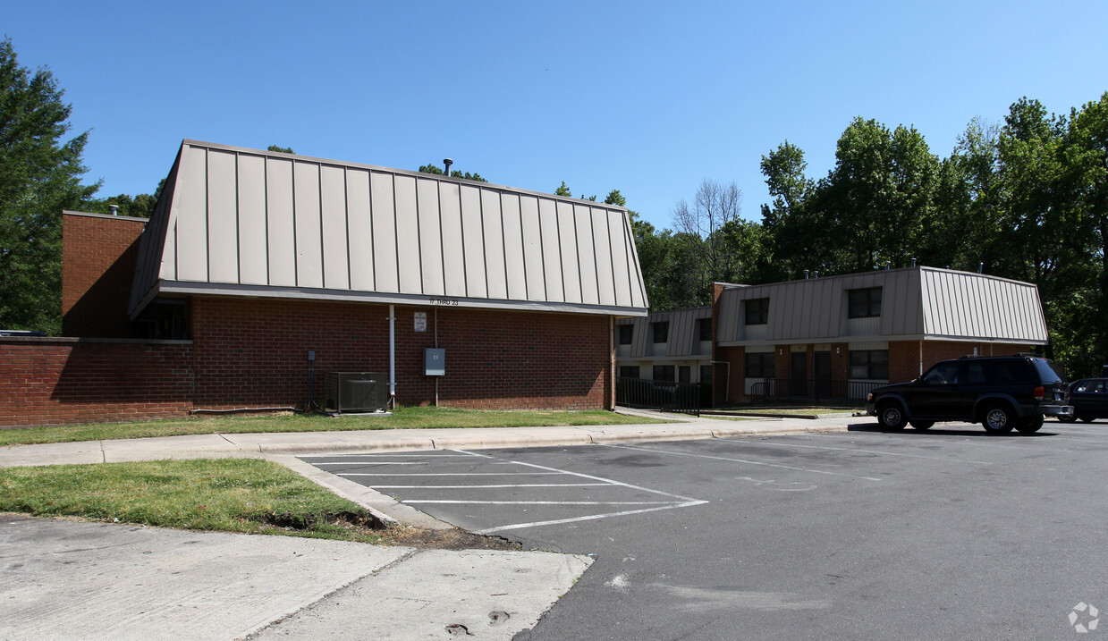 Building Photo - Hoover Road Apartments