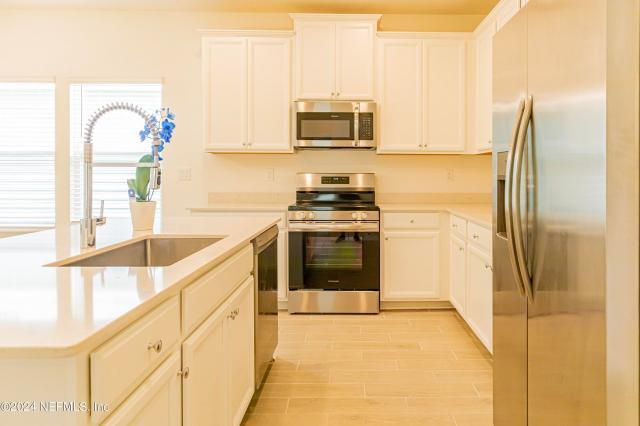 Building Photo - 3 bedroom in Jacksonville FL 32222