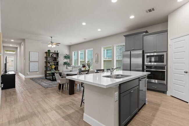 Foto del edificio - 321 Rise Ln