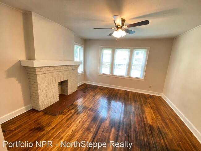 Foto del edificio - 1 br, 1 bath Apartment - 125 W Blake Ave 1...