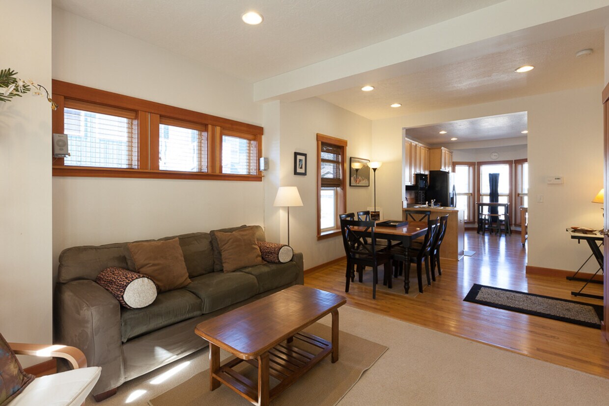 Foto principal - 1529 Wasco St