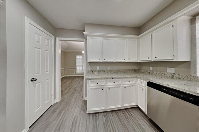 Building Photo - 16019 Ridge Park Dr