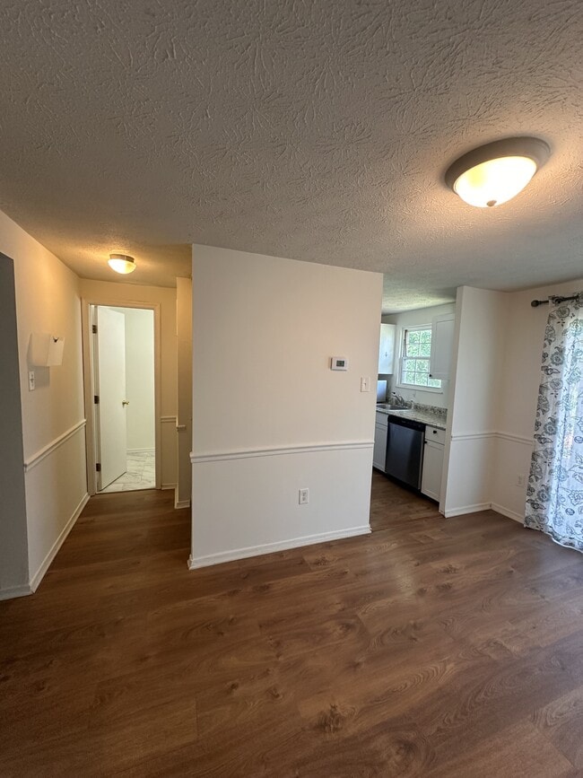 Building Photo - 445 Heather Ridge Dr