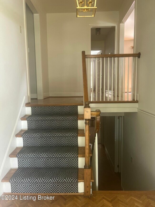 Foto del edificio - 3914 1/2 Elmwood Ave