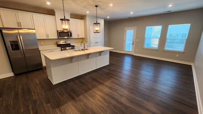 Building Photo - Laurel Creek Reserve- 2.5 Miles from Downt...