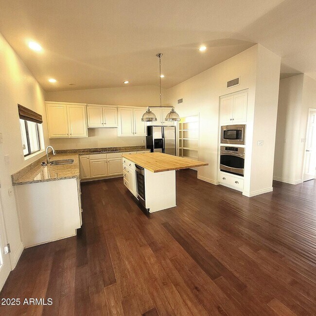 Building Photo - 8329 E San Simon Dr