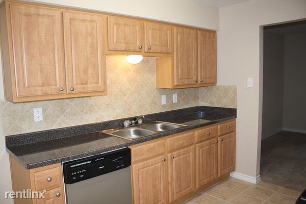 Building Photo - 10500 Holly Springs Dr