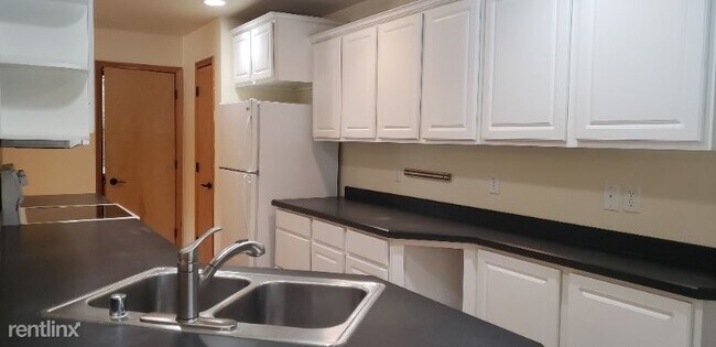 Building Photo - 4 br, 2.5 bath House - 113 W Lincoln St