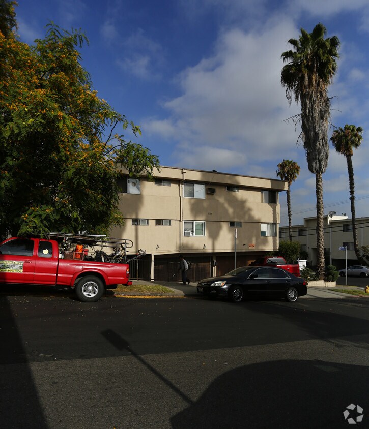 Building Photo - 3556 S Manhattan Pl