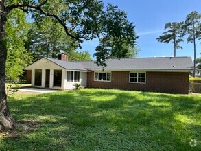 Building Photo - 2221 Salem Dr W