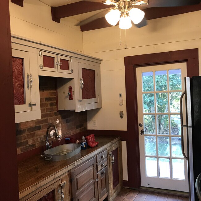 Building Photo - 5250 Willow Bend Ln