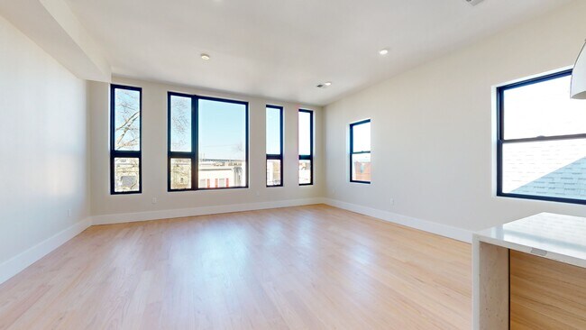 Foto del edificio - 220 Freeman Ave