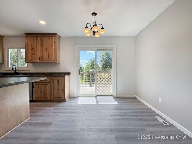 Foto del edificio - 11225 Hampshire Ct W