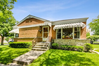 Building Photo - 8351 N Oleander Ave