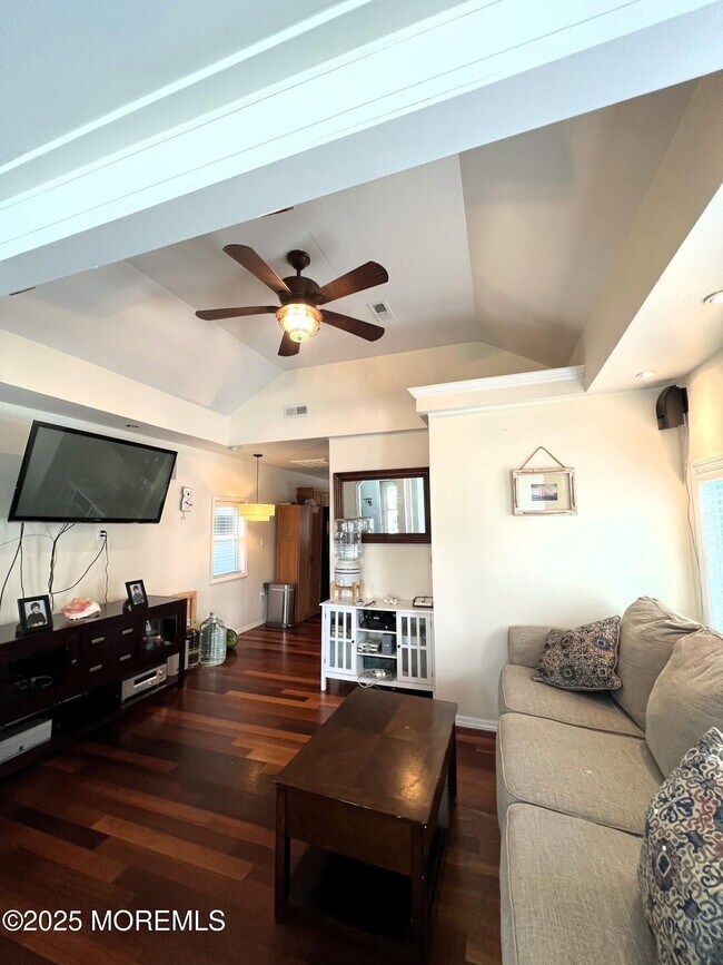 Foto del edificio - 5 Riverview Ave