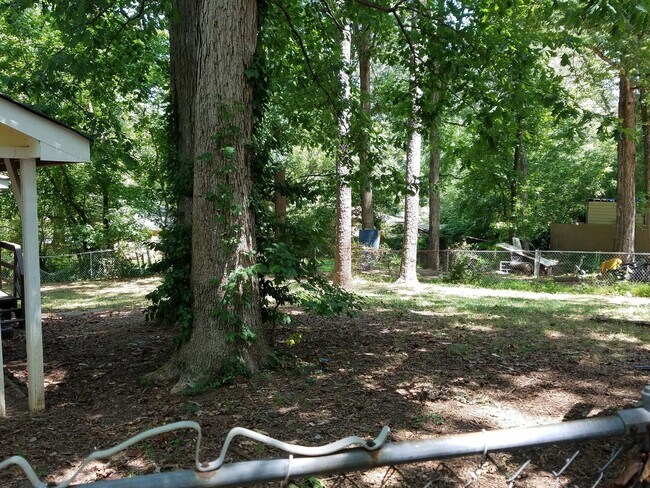 Foto del edificio - Charming 2-Bedroom, 1-Bath Home with Fenced Yard in Decatur