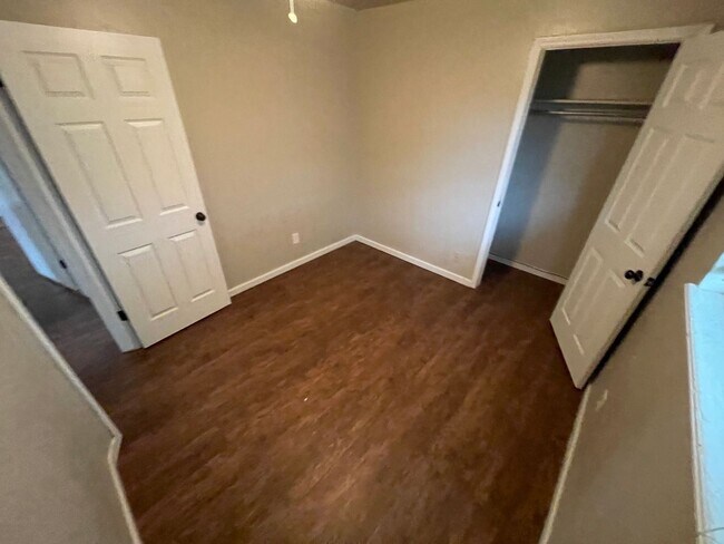Building Photo - 3 br, 1.5 bath House - 3205 S Madole Blvd