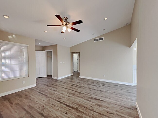 Building Photo - 370 Cambray St